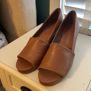 Jack Rogers Tan Peep-Toe Wedge, Size 10